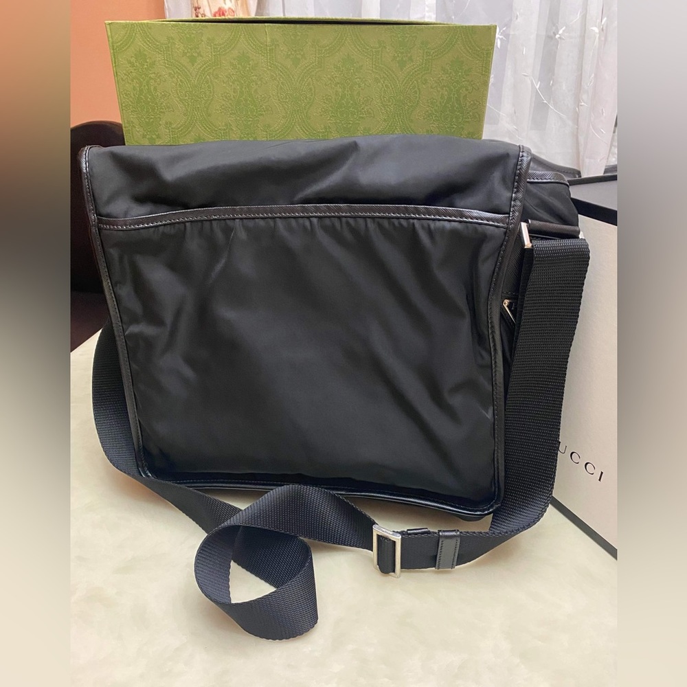❌❌SOLD❌❌🎀PRADA messenger bag🎀 - Picture 3 of 14